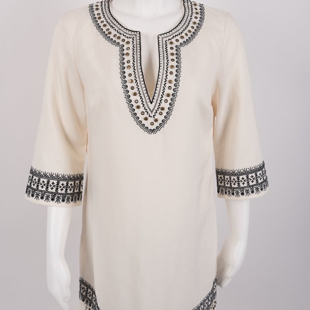 Ark & Co Shift Dress S V-Neck Embroidered Studded